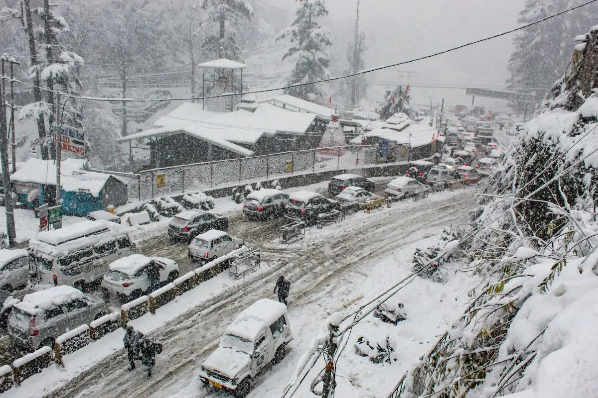Vehicles are stuck in a traffic jam amid snowfall, in Manali, Himachal Pradesh | Photo: PTI