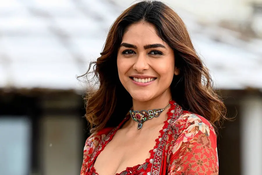 mrunal thakur