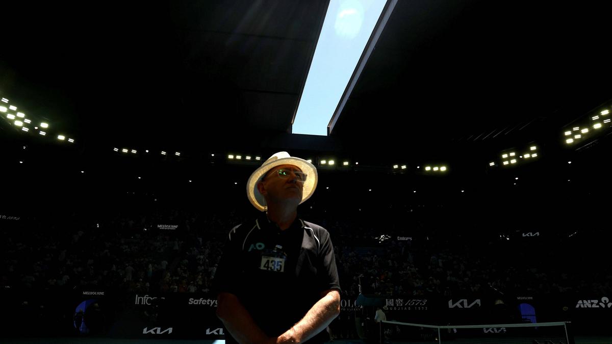 Australian Open hit by brutal heat as matches halted and roofs slammed shut