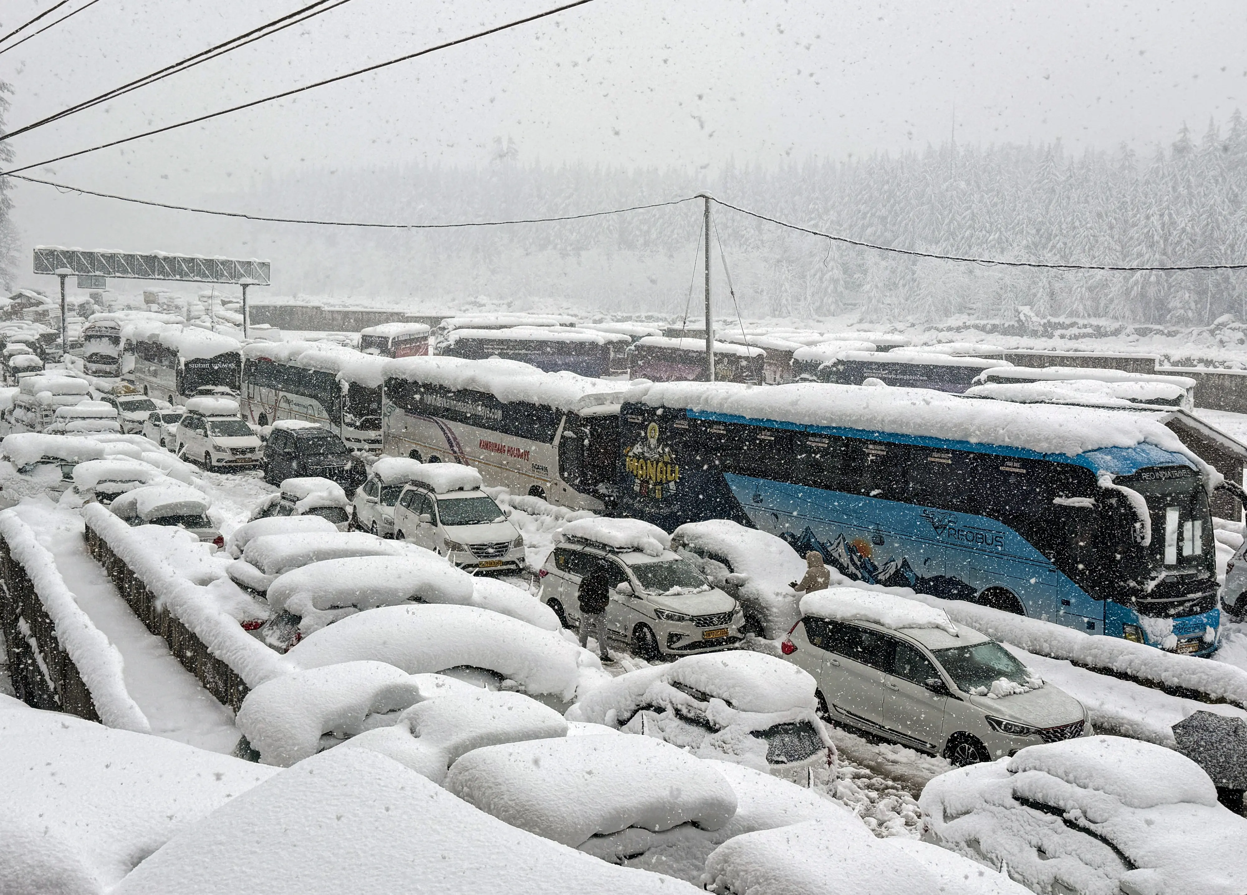 A long traffic jam of tourist vehicles formed on the Manali highway after it was closed due to snowfall | Photo: ANI