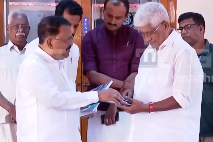 BJP reaches out to NSS amid criticism; Sreedharan Pillai meets Sukumaran Nair