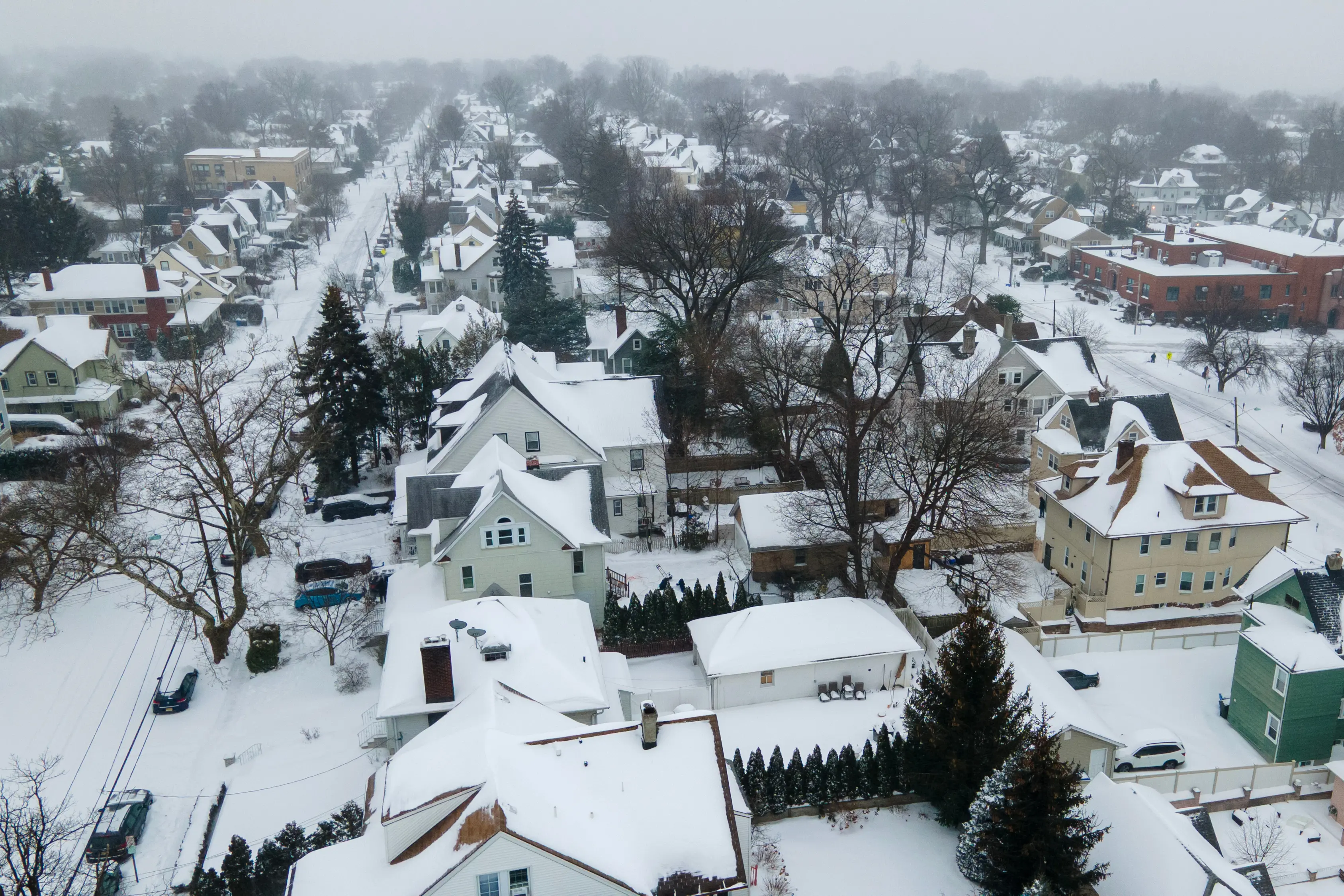 Snow covers houses in Rutherford, N.J. | Photo: AP