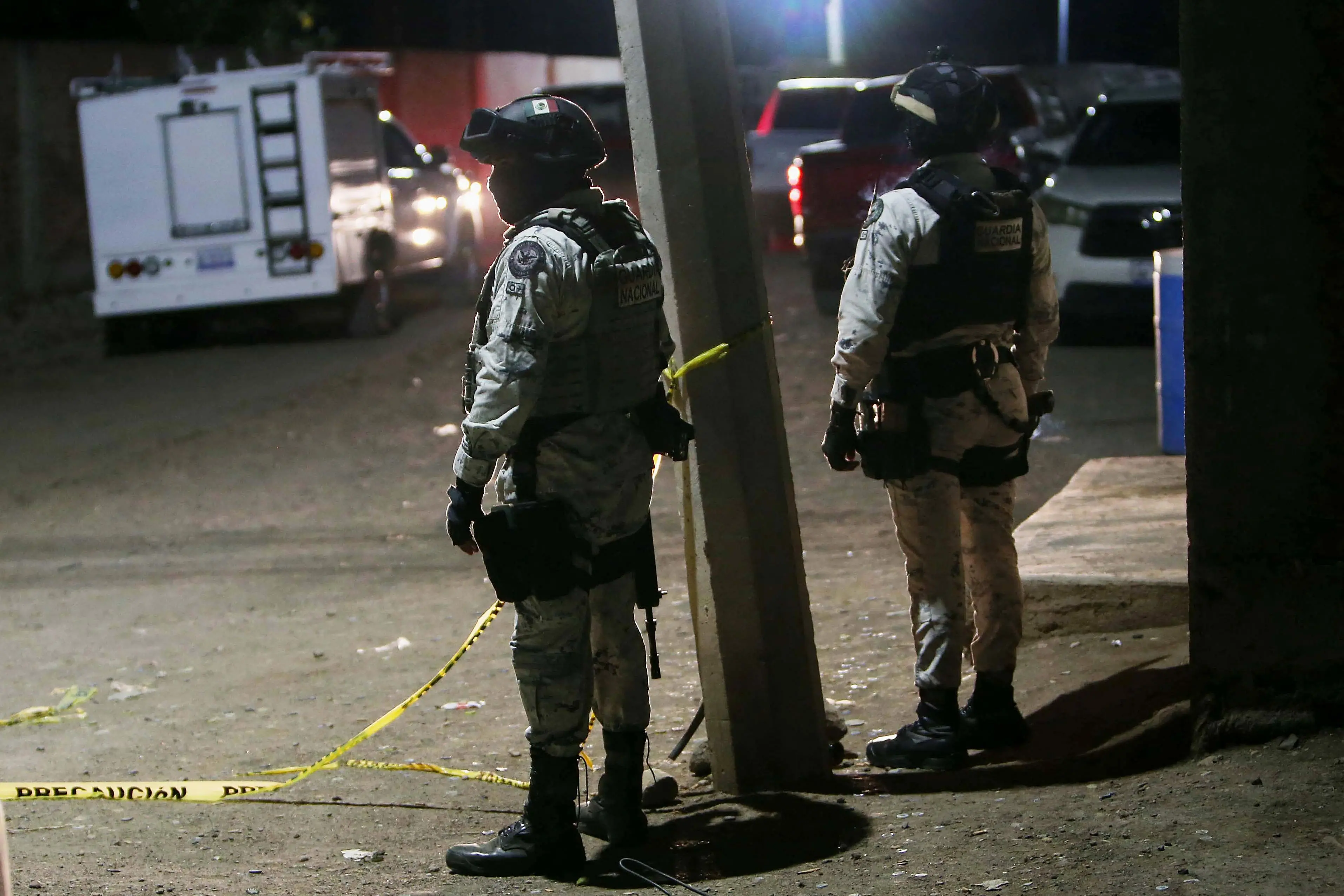 Members of the National Guard stand at the crime scene where at least 11 people were killed and 12 more wounded in Salamanca, Guanajuato state, Mexico | Photo: AFP