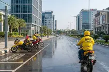 ബെംഗളൂരുവിൽ വീണ്ടും ബൈക്ക് ടാക്സി; ആവേശത്തോടെ വരവേറ്റ് ഓഫീസ് ജീവനക്കാരും കോളേജ് വിദ്യാർഥികളും