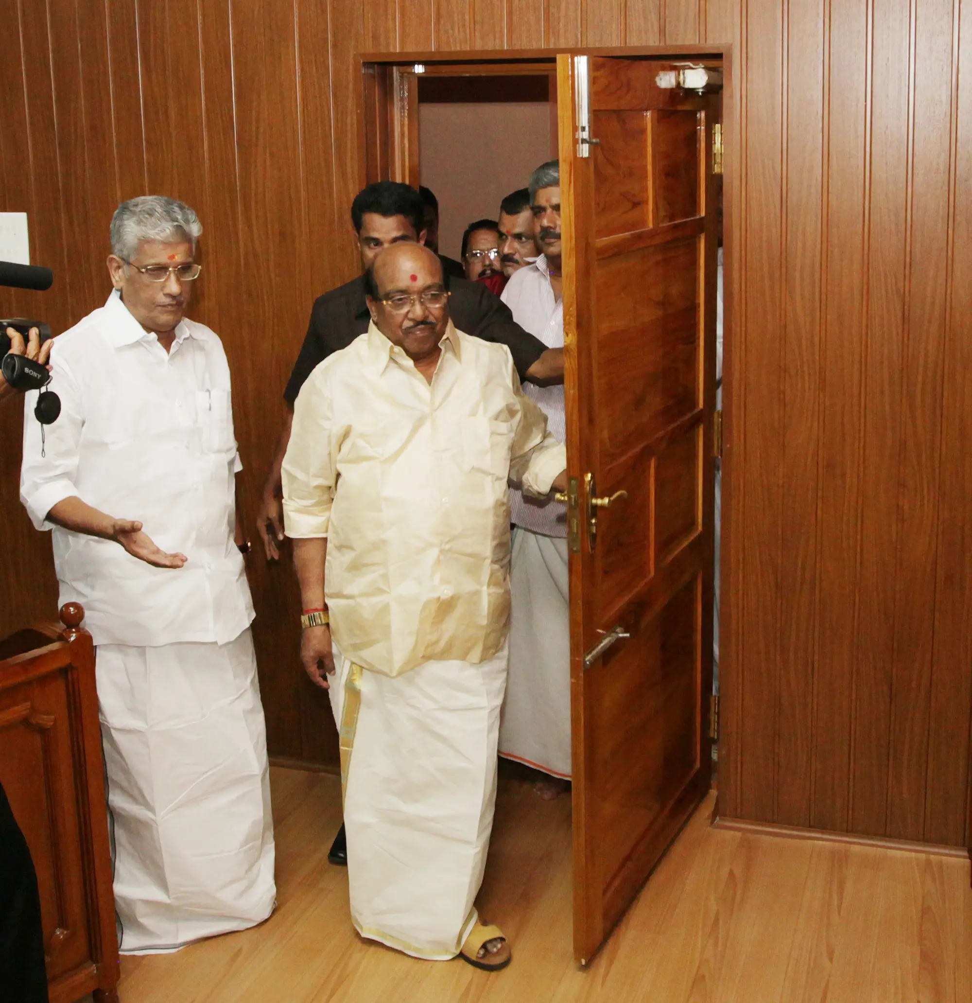 വെള്ളാപ്പള്ളി നടേശനും ജി. സുകുമാരൻ നായരും | Photo: മാതൃഭൂമി