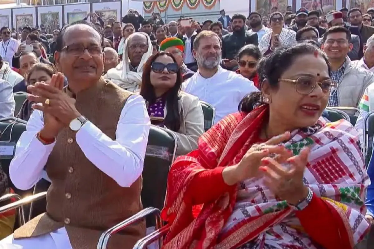Rahul Gandhi & Mallikarjun Kharge seated in the third row