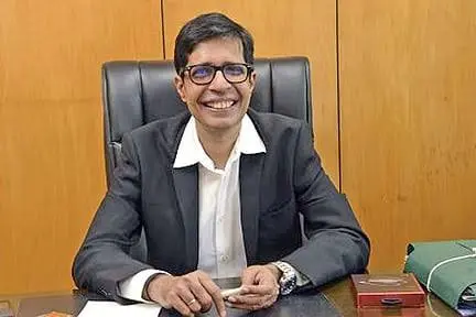 ‘ഗോമൂത്രത്തിന് ഔഷധഗുണം’, പദ്മശ്രീ ലഭിച്ച മദ്രാസ് ഐഐടി ഡയറക്ടറെ പരിഹസിച്ച് കോൺഗ്രസ്