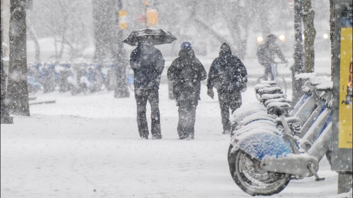 30 dead as massive winter storm blankets US with snow and ice ...