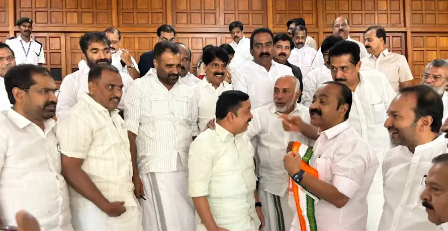 Opposition protest in Kerala Assembly | Photo: Screengrab/ Mathrubhumi News