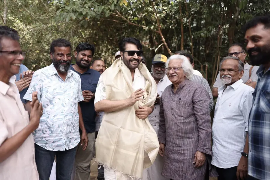 പത്മഭൂഷൺ: മമ്മൂട്ടിക്ക് ആദരവുമായി അടൂർ ഗോപാലകൃഷ്ണനും ‘പദയാത്ര’ ടീമും
