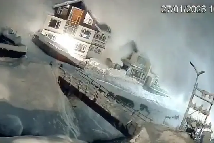A CCTV footage showing an avalanche at Sonamarg tourist resort in Jammu and Kashmir