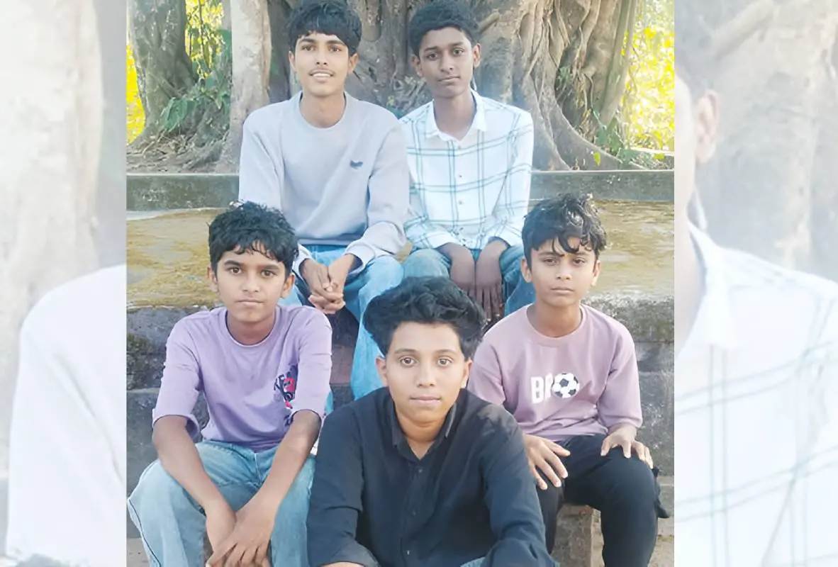 ജീവൻരക്ഷാപതക് ലഭിച്ച യദുനന്ദ്, ഋതുനന്ദ്, ആകാശ്ഹാർഷിക് മോഹൻ, വൈശാഖ്