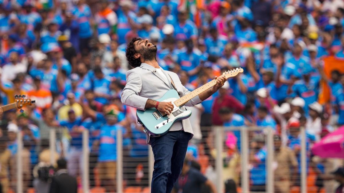 https://img.mathrubhumi.com/view/acePublic/alias/contentid/1osyggu5ut7r08g5vq3/0/arijit-singh.jpeg?f=16%3A9&q=0.75&w=1200