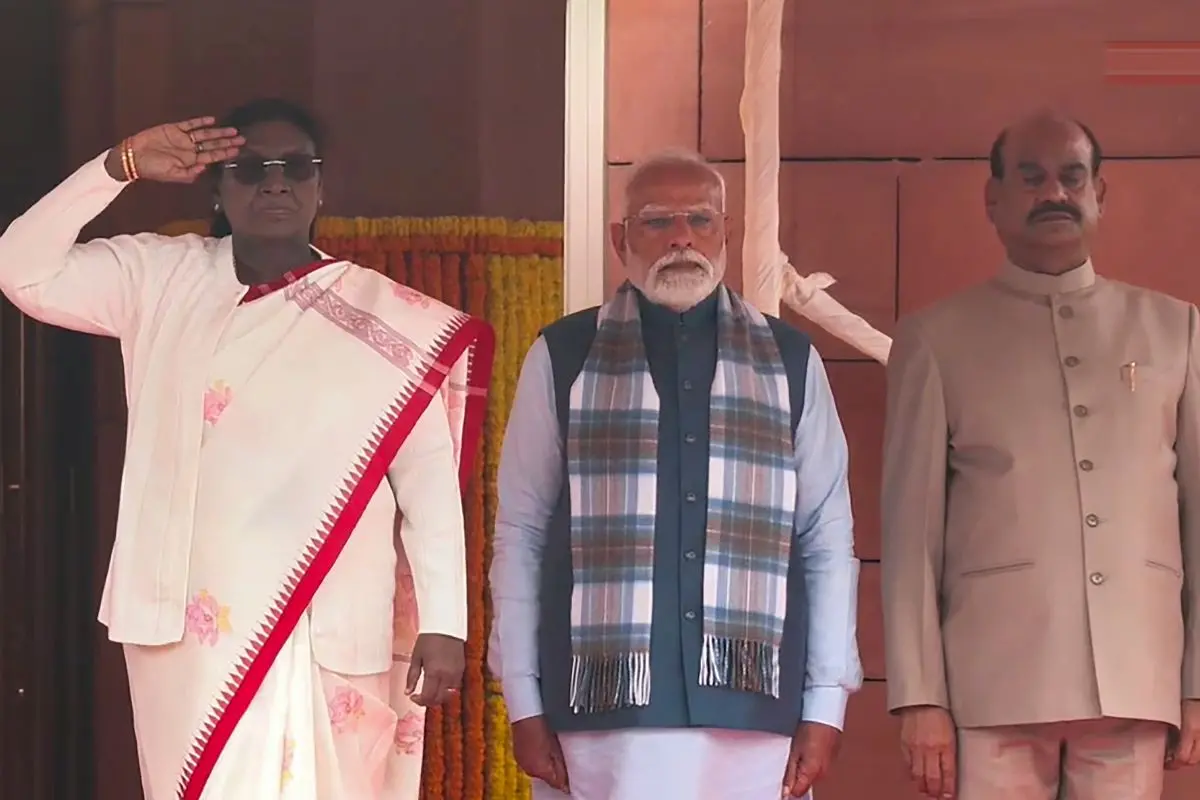 President Droupadi Murmu receives a guard of honour at the Parliament House complex ahead of her address to a joint sitting on the opening day of the Budget Session. (Sansad TV via PTI Photo)