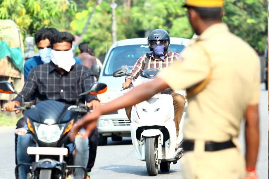 ഹെൽമറ്റ് ഇല്ലാതെയുള്ള ബൈക്ക് യാത്ര അവസാനിപ്പിക്കാൻ പോലീസ് ഇറങ്ങി; പിഴയിട്ടത് 2.55 കോടി രൂപ