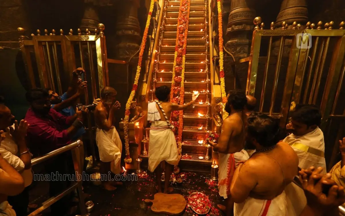 ശബരിമല സന്നിധാനം | ഫോട്ടോ: സി. സുനിൽകുമാർ/മാതൃഭൂമി
