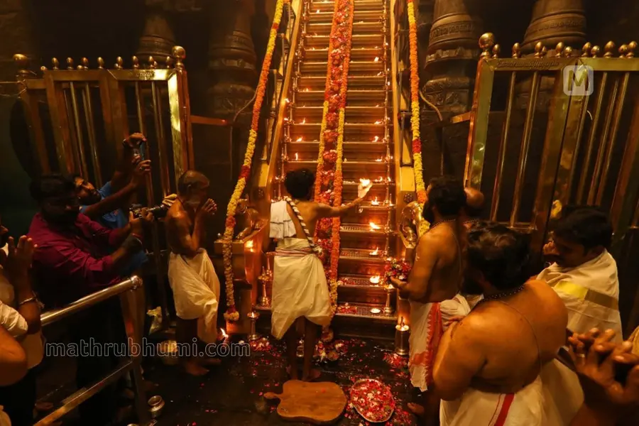 കട്ടിളപ്പാളി പഴയതുതന്നെ; പക്ഷേ, പൂശിയ സ്വർണം നഷ്ടമായി; VSSC ശാസ്ത്രജ്ഞരുടെ വിശദ മൊഴി രേഖപ്പെടുത്തും