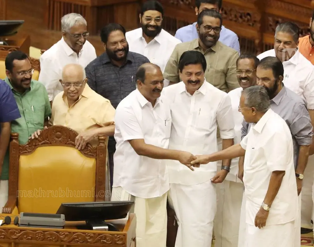 ബജറ്റ് അവതരണത്തിനായി പാർലമെൻ്റിൽ എത്തിയ ധനമന്ത്രി മുഖ്യമന്ത്രിക്കൊപ്പം | Photo:BIJU/mathrubhumi