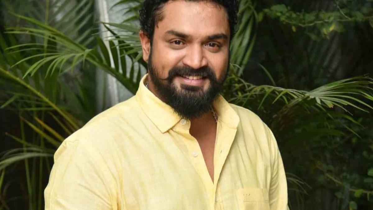 Kannada actor Mayur Patel booked for drunk driving in Bengaluru; several cars damaged in crash