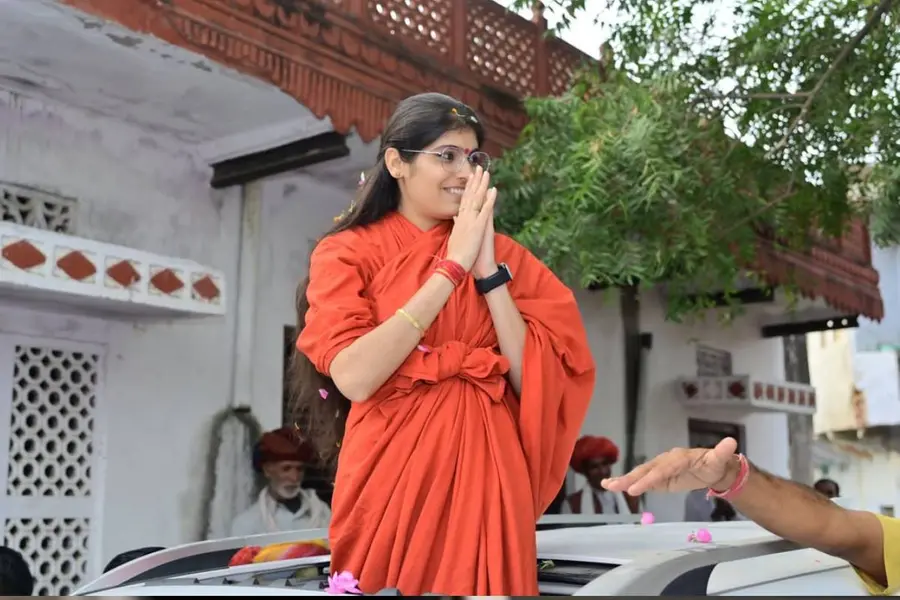 മരിച്ച് നാല് മണിക്കൂറിന് ശേഷം ഇൻസ്റ്റാഗ്രാം പോസ്റ്റ്; സാധ്വി പ്രേം ബൈസയുടെ മരണത്തിൽ ദുരൂഹത