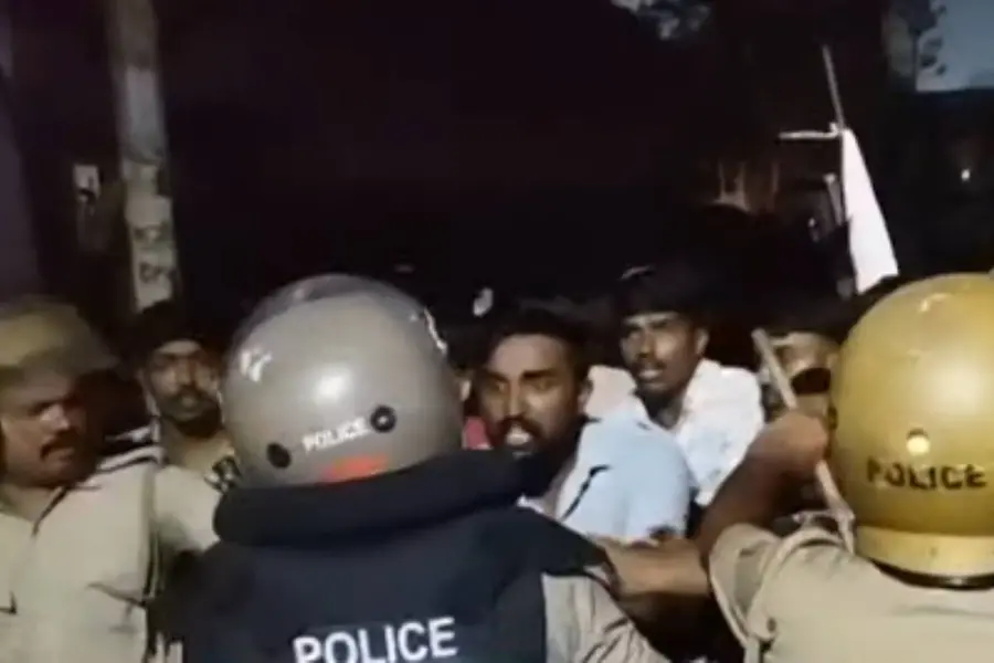കണ്ണൂരിൽ തെരുവിൽ ഏറ്റുമുട്ടി യൂത്ത്‌കോൺഗ്രസ്, എസ്എഫ്‌ഐ- ഡിവൈഎഫ്‌ഐ പ്രവർത്തകർ