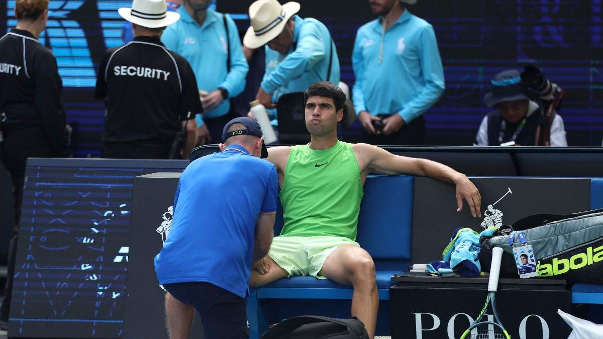 Australian Open: ‘F***ing bulls***’ as Alcaraz injury drama sends Zverev raging at umpire
