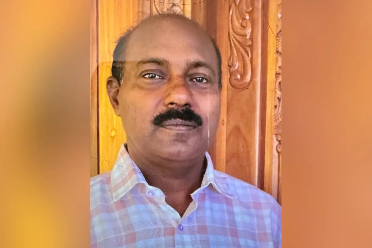 പിടിയിലായ ചേര്ത്തല മോട്ടോര് വെഹിക്കിള് ഇന്സ്പെക്ടര് കെ.ജി. ബിജു