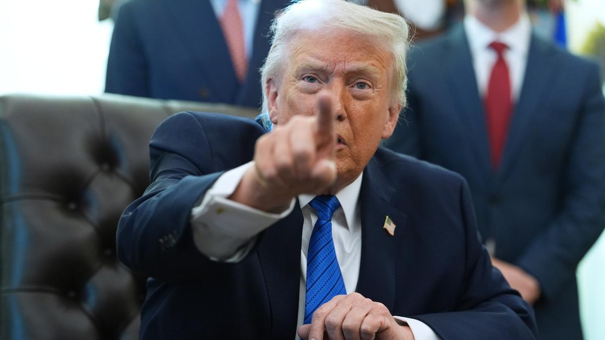 Trump signals Iran deal possible as US armada steams to Gulf