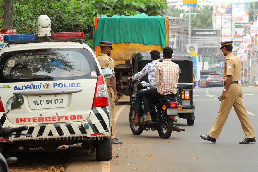 ഹെൽമറ്റ് മറക്കേണ്ട, ഒറ്റയാഴ്ച ചെക്കിങ്ങിൽ പിഴയിട്ടത് രണ്ടരക്കോടി രൂപ