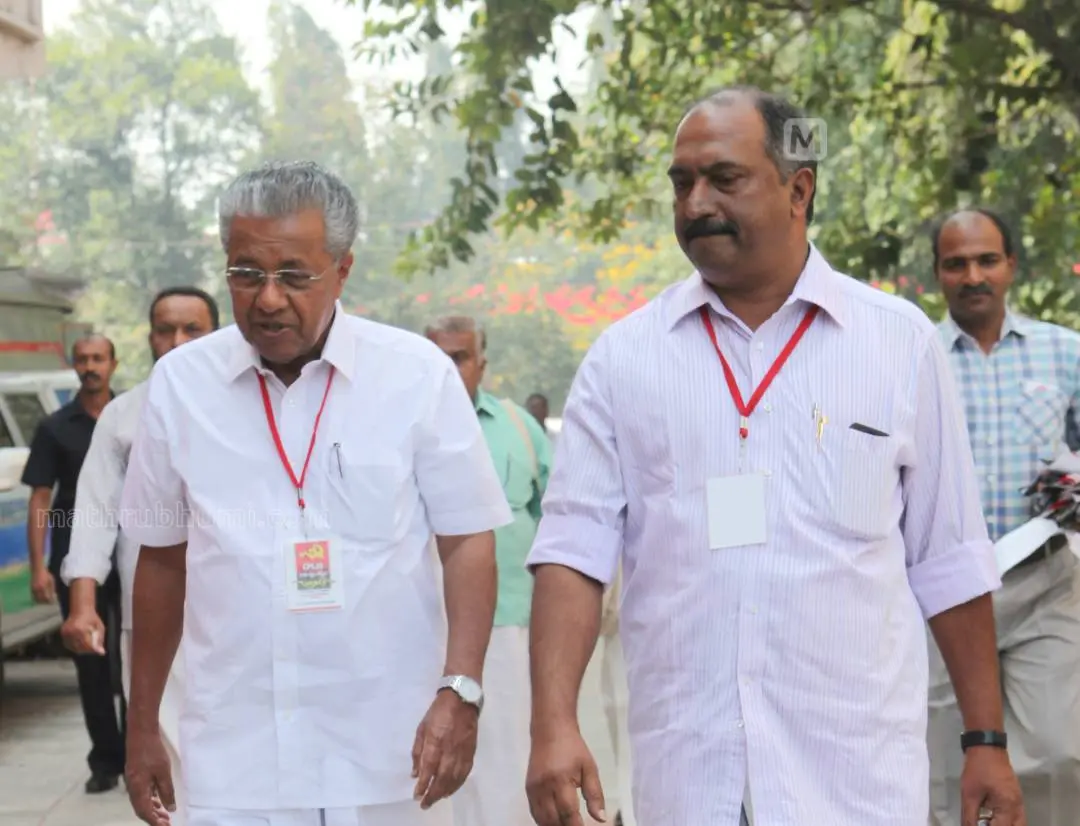 Chief Minister Pinarayi Vijayan with Finance Minister KN Balagopal | Photo: Mathrubhumi