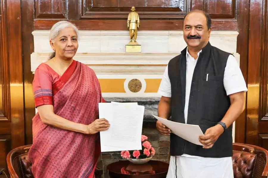നികുതിവിഹിതംമാത്രം കൂടി, ഗ്രാന്റുകൾ നിർത്തി;കേരളത്തിന് പ്രതീക്ഷിച്ചതിലും 32,000 കോടിയുടെ കുറവ്