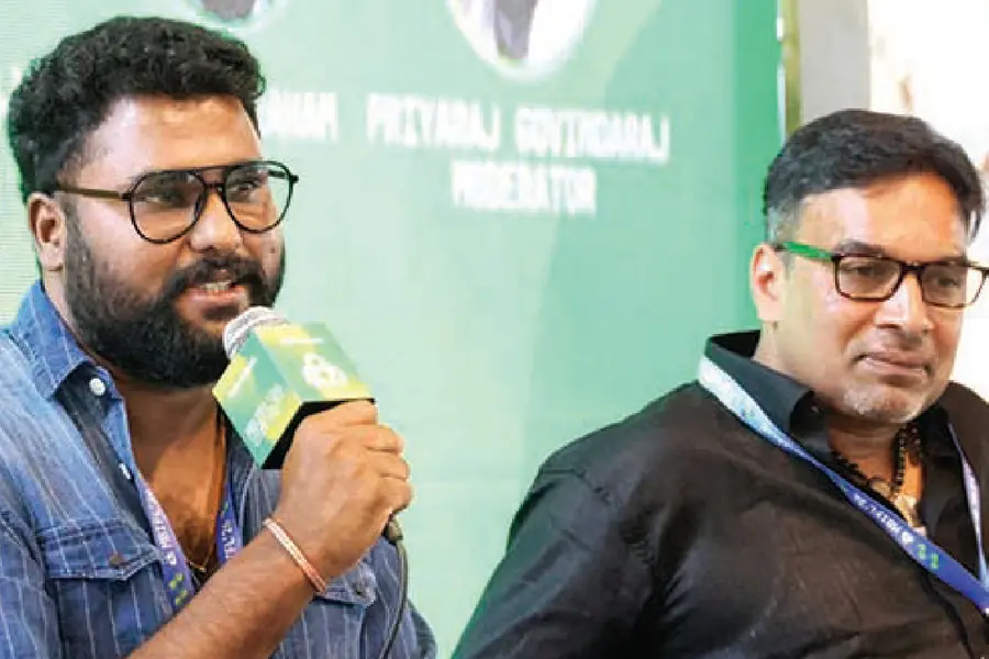 തീവണ്ടിയിലെ കക്കൂസിൽ ഫോൺ നമ്പർ - അഖിൽ പി. ധർമജൻ; എന്റെ ഗർഭം ഇങ്ങനെയാണ് - ബാബു അബ്രഹാം