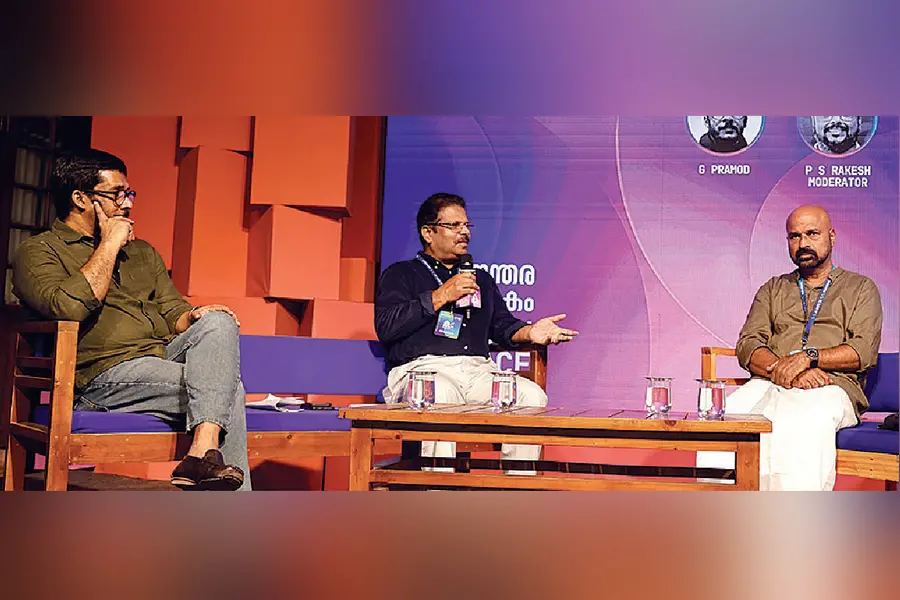 ‘മോദി നെഹ്റുവിനെ മായിച്ചു, ഇ.എം.എസ്. അയ്യങ്കാളിയെയും’
