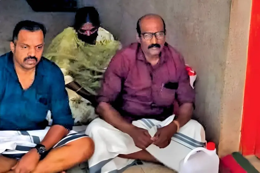 കേസ് തീർക്കാൻ പണം വാങ്ങി വഞ്ചിച്ചു; ബിജെപി ഓഫീസിനു മുന്നിൽ ആത്മഹത്യാഭീഷണിയുമായി കുടുംബം