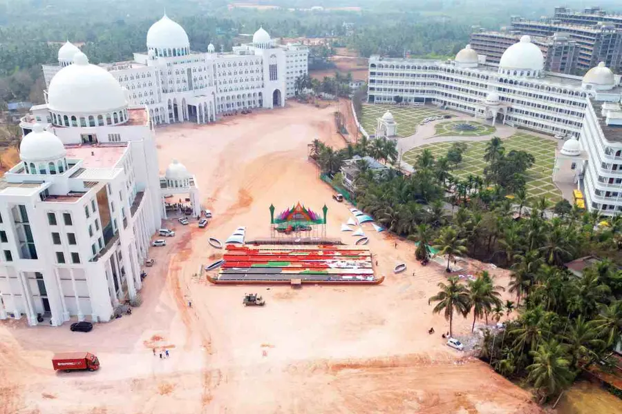 അണിഞ്ഞൊരുങ്ങി കുണിയ; കൊടിയുയരുന്നു മാലിക് ദീനാറിന്റെ മണ്ണിൽ
