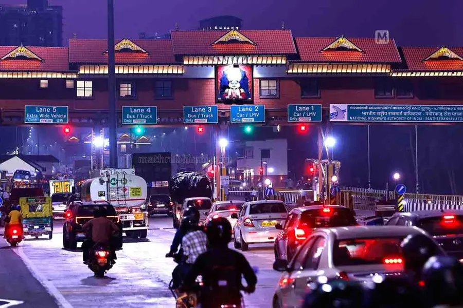 പന്തീരാങ്കാവ് ടോൾപ്ലാസ; തിരക്ക് കുറഞ്ഞു,തുടക്കത്തിൽ ഒരുദിവസം 40,000 വാഹനങ്ങൾ,ഇപ്പോൾ 30,000