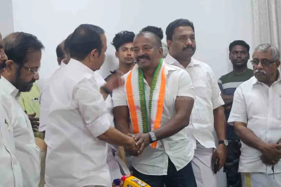 സിപിഎം രക്തസാക്ഷി വിഷ്ണുവിന്റെ സഹോദരൻ കോൺഗ്രസിൽ ചേർന്നു