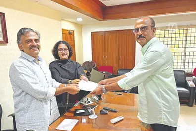Father posted as Tehsildar, works alongside Assistant Collector daughter in Ernakulam Collectorate