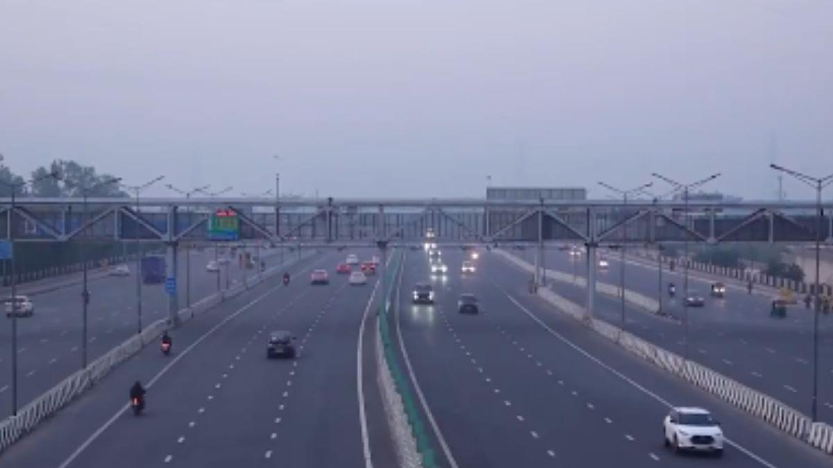 Delhi-NCR sees warming temperatures amidst persistent 'poor' air quality |VIDEO