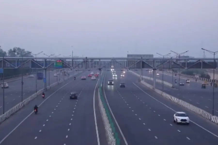 Delhi-NCR sees warming temperatures amidst persistent 'poor' air quality |VIDEO