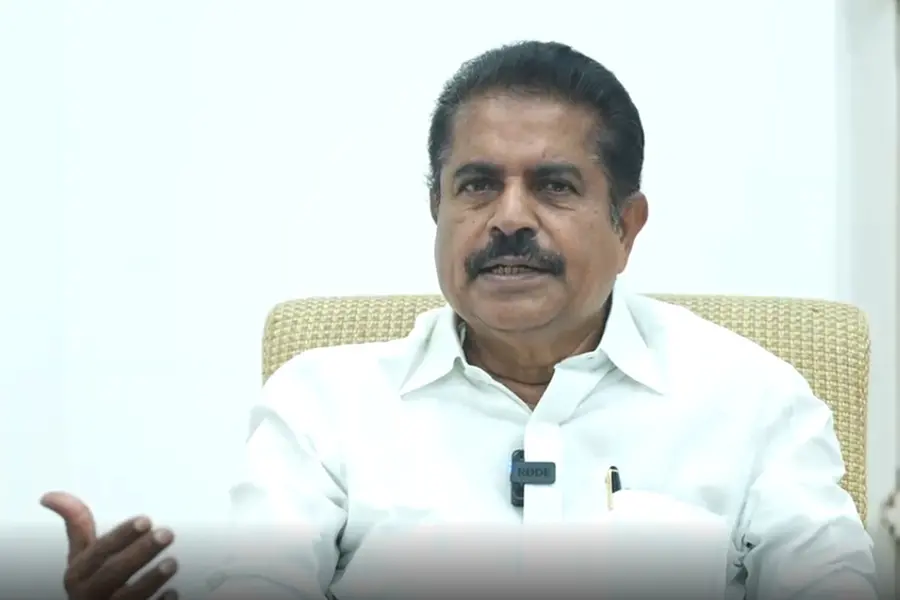 ശബരിമല സ്വർണക്കൊള്ള: നിർണായക നീക്കം: എസ്ഐടി അടൂർ പ്രകാശിന്റെ മൊഴിയെടുക്കുന്നു