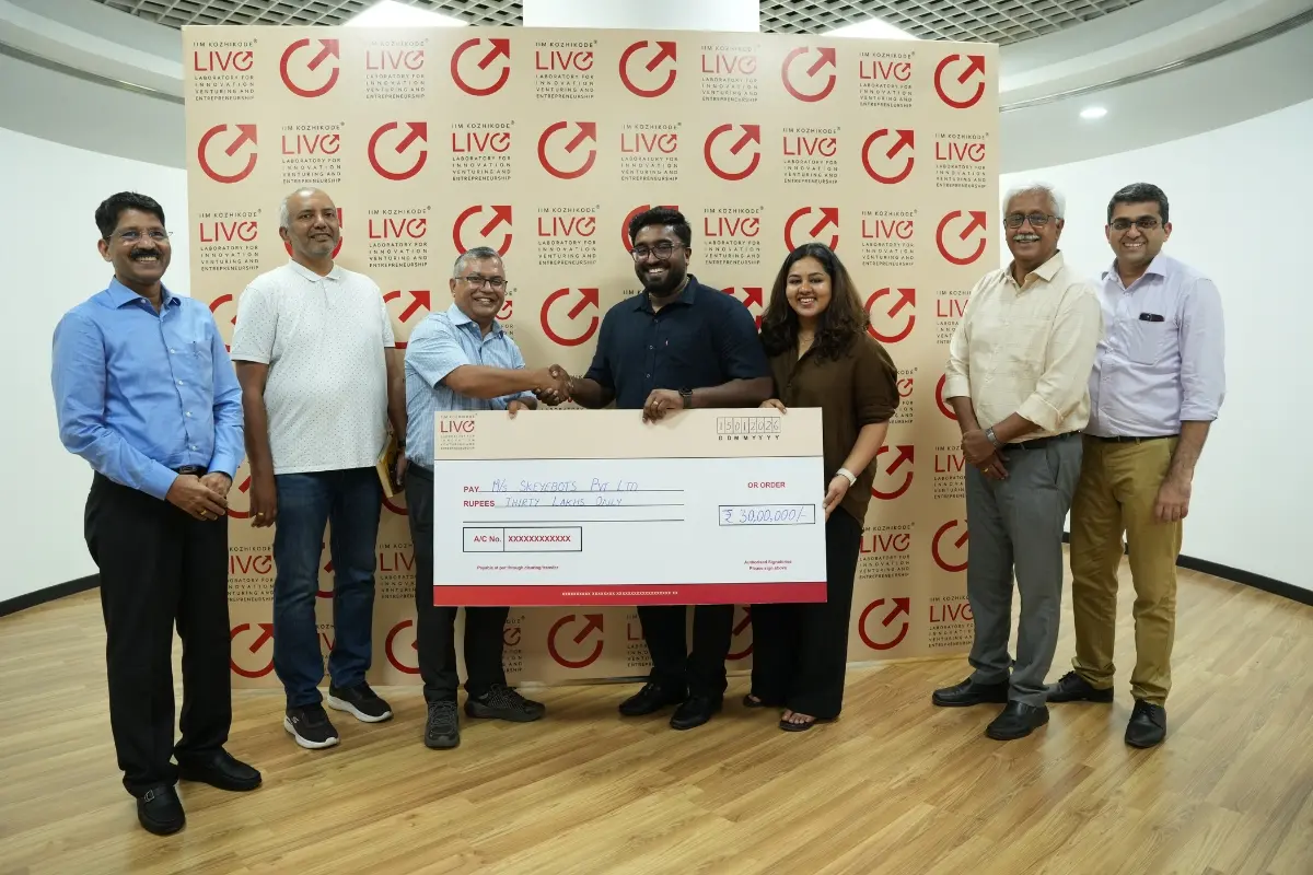 Skeyebots Pvt Ltd receiving the seed funding from IIMK LIVE Executive Director Ashutosh Sarkar.| Photo: Press Release