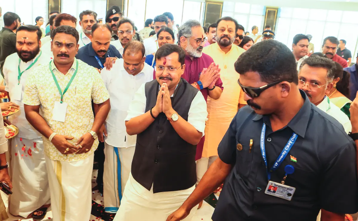 കേന്ദ്രബജറ്റുമായി ബന്ധപ്പെട്ട് തിരഞ്ഞെടുക്കപ്പെട്ട പ്രതിനിധികളുമൊത്തുള്ള ചര്ച്ചയ്ക്കായി ജില്ലയിലെത്തിയ ബി.ജെ.പി. ദേശീയ അധ്യക്ഷന് നിതിന് നബീനെ വേദിയിലേക്ക് സ്വീകരിച്ചപ്പോള്. ബി.ജെ.പി. സംസ്ഥാന അധ്യക്ഷന് രാജീവ് ചന്ദ്രശേഖര്, കേന്ദ്രമന്ത്രി സുരേഷ്ഗോപി, സിറ്റി ജില്ലാ പ്രസിഡന്റ് ജസ്റ്റിന് ജേക്കബ് തുടങ്ങിയവര് സമീപം