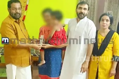 Sabarimala gold row: Newly emerged photo raises doubt over ex-minister’s claim on ties with accused