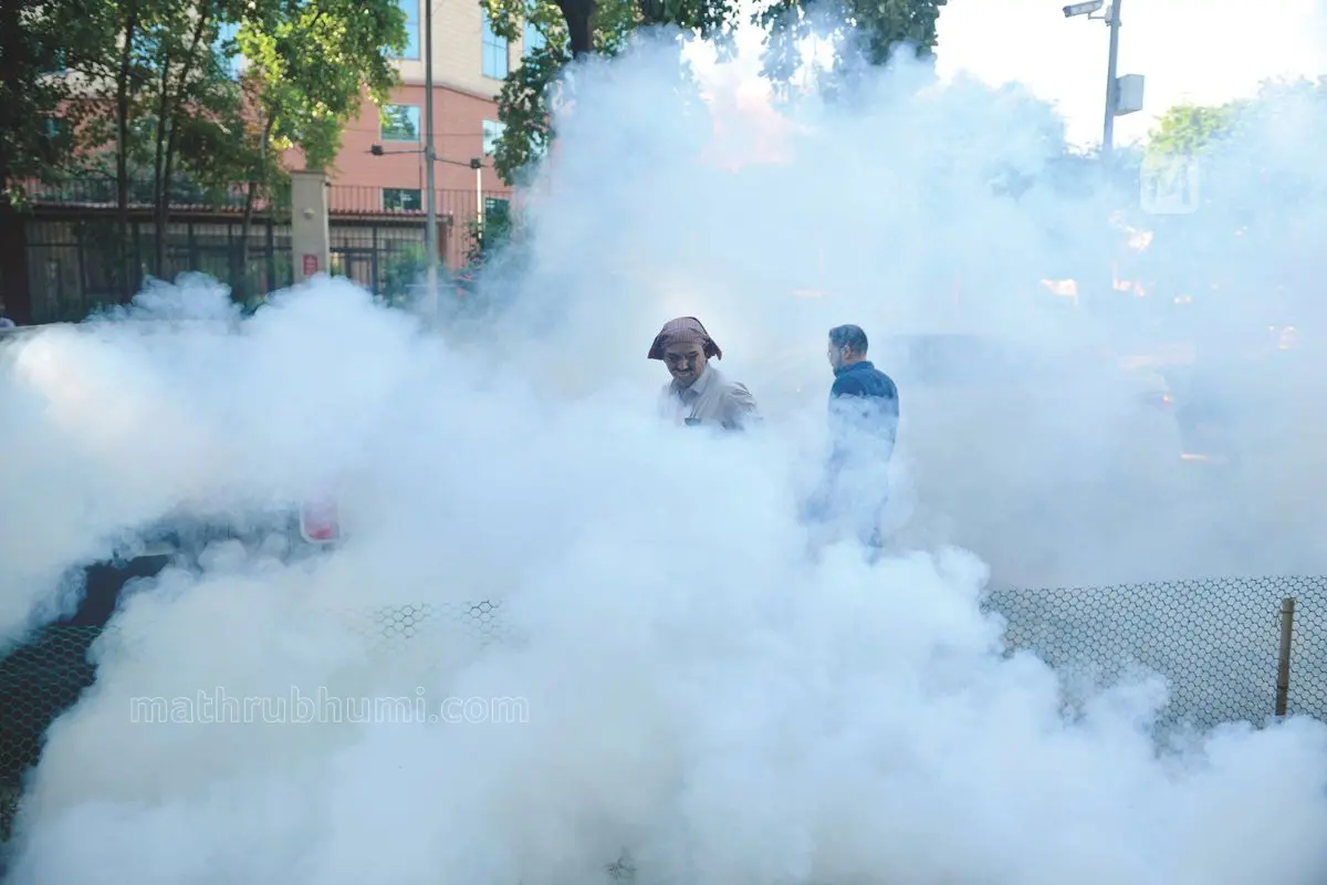Sanitation workers carry out fogging to prevent dengue and other mosquito-borne diseases (Photo: Mathrubhumi)