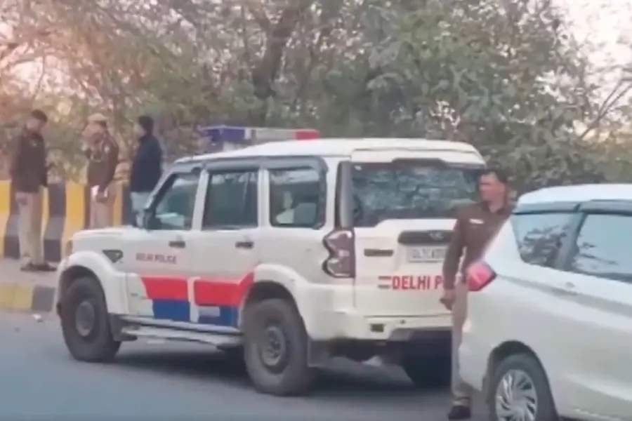 Three found dead in Delhi car | Poisoning suspected in shocking flyover tragedy