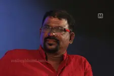 ‘ഒഴിഞ്ഞ കൂരയിൽ ഒളിഞ്ഞിരിക്കും കുരുന്നു ഭീതി കണ്ണുകൾ കാണാം’; ‘കണ്ണട’യ്ക്ക് 25 വയസ്സ്