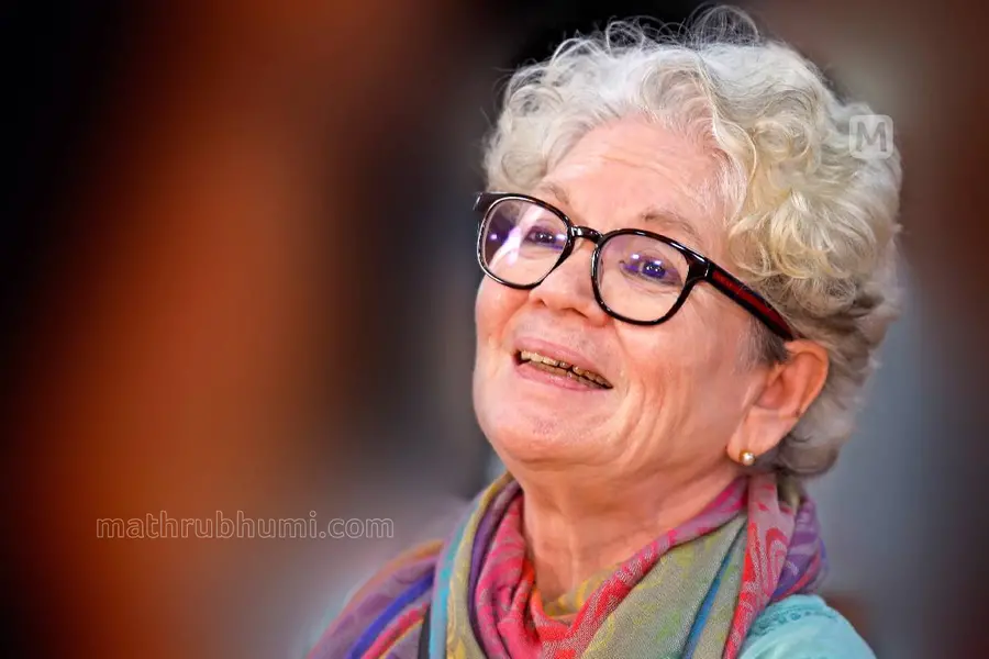 തനതും തന്റേടമുറ്റതുമായ സ്ത്രീശബ്ദം, എഴുത്തിലൊരു പെൺമൊഴിയും പെൺവഴിയും കണ്ടെത്തിയ സാറാ ജോസഫ്
