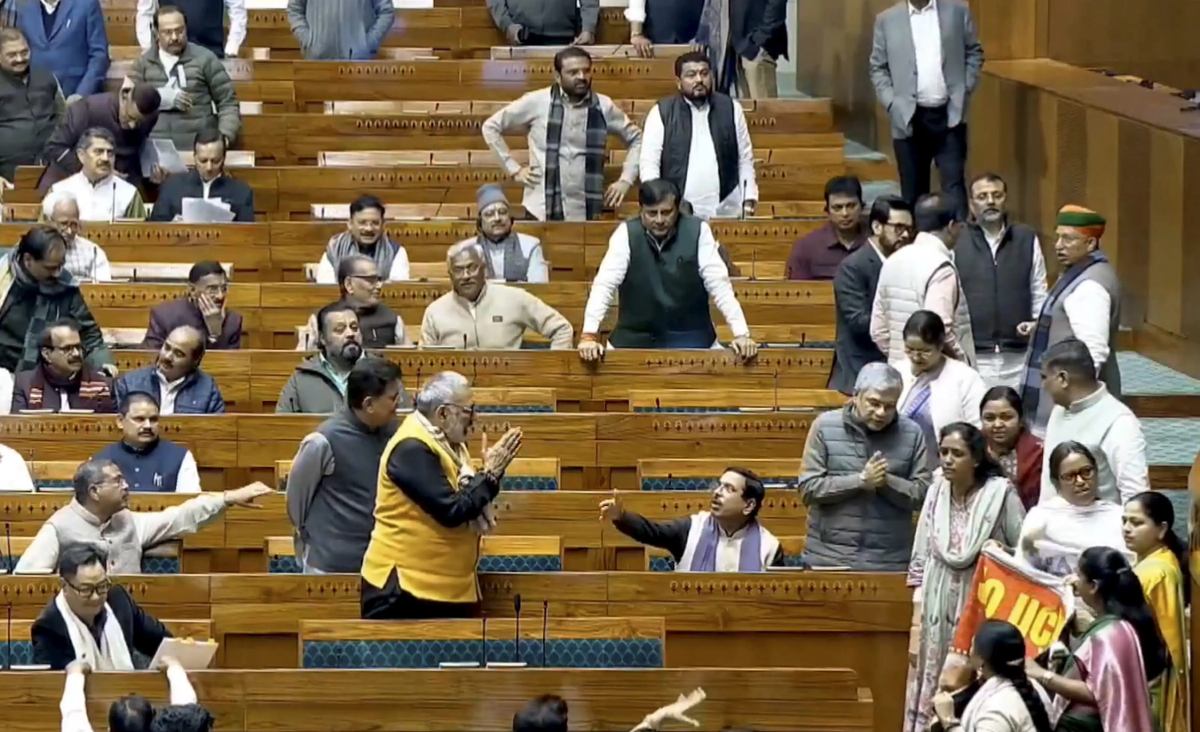 പാർലമെന്റിൽ നടന്ന പ്രതിപക്ഷ പ്രതിഷേധം | Photo: PTI