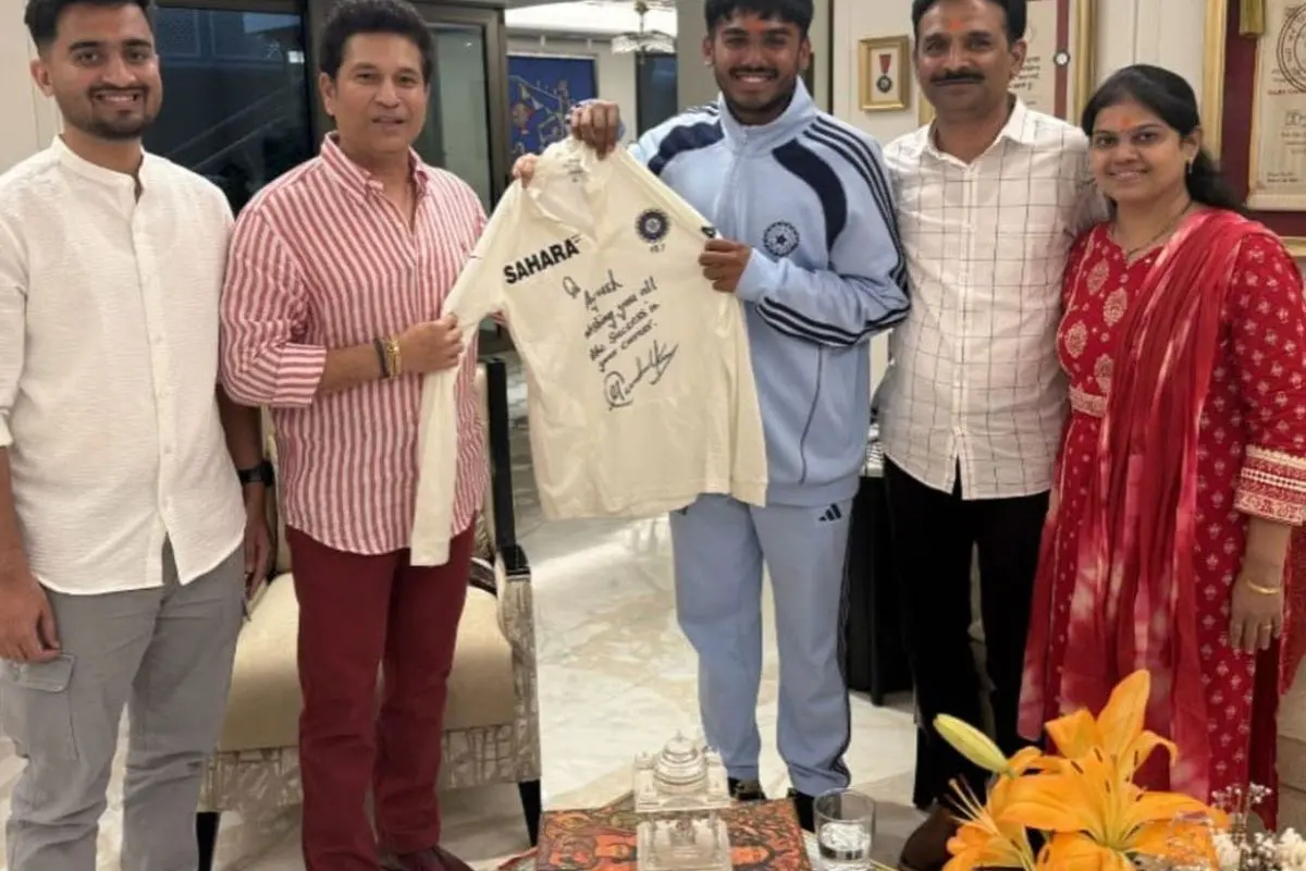 Sachin gifts jersey to Ayush Mhatre. | Screengrab/Instagram